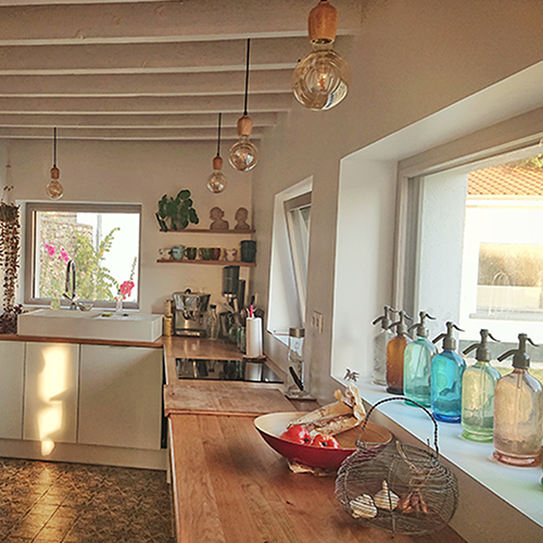 Laissez-vous séduire par cette charmante maison traditionnelle des années 60, située sur la côte d’Opale dans les Hauts de France. 