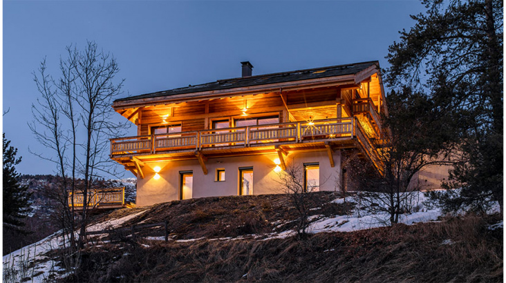 chalet extérieur de nuit