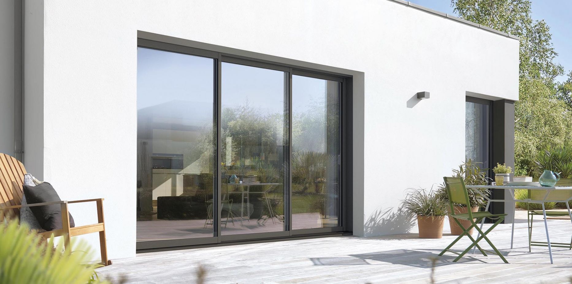 Maison de charme avec portes et fenêtres en aluminium